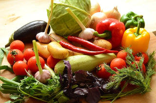 Bunter Erntemix mit saisonalem Schweizer Gemüse – Kohl, Blattgemüse, Randen und Bohnen